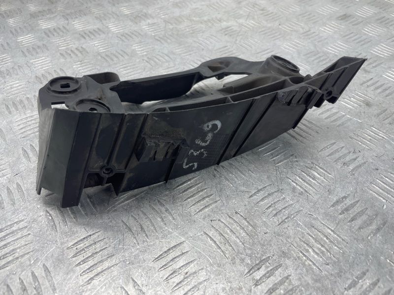 Направляюча заднього бампера права 3C8807394D Volkswagen CC Volkswagen CC
