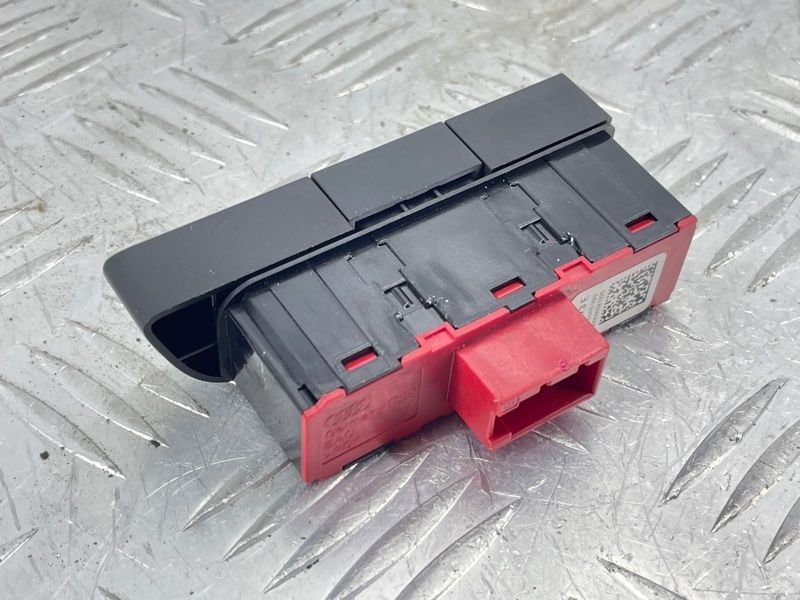 Кнопка 8U0959673E5PR Audi Q3