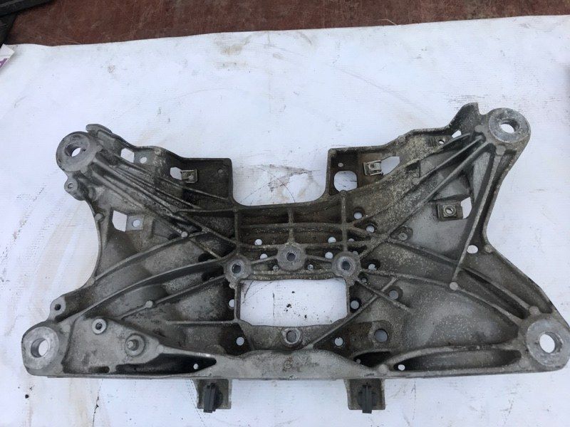 Кронштейн коробки АКПП / траверса / опора 4M0399262B Audi Q7