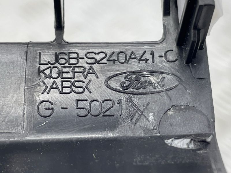 Накладка LJ6BS240A41C Ford Escape
