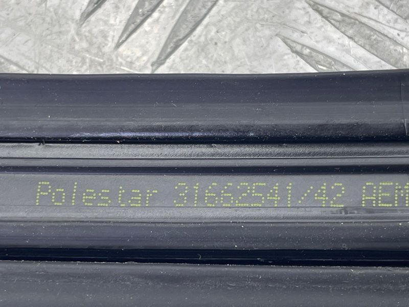 Направляюча скла дверей Polestar 2