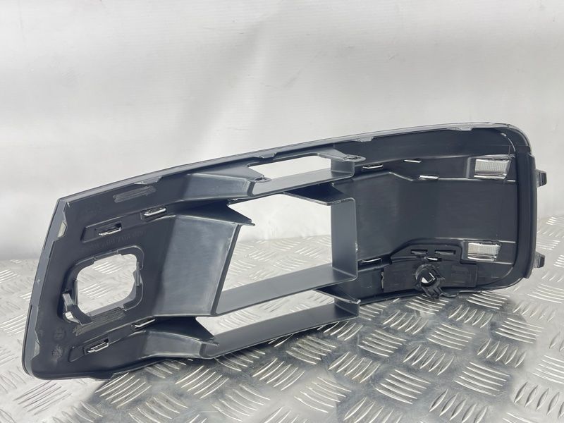 Решетка воздухозаборника бампера 4M0807682T4W3 Audi Q7