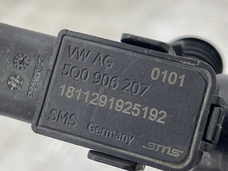 Трубка вакуумная 4M1611931E Audi Q7