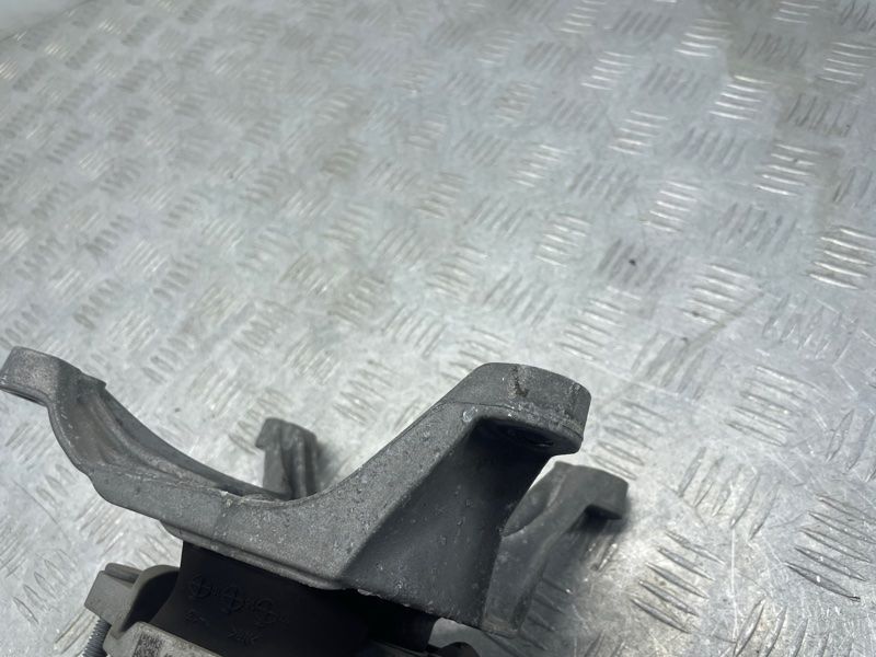 Кронштейн 8W0399118C Audi A4
