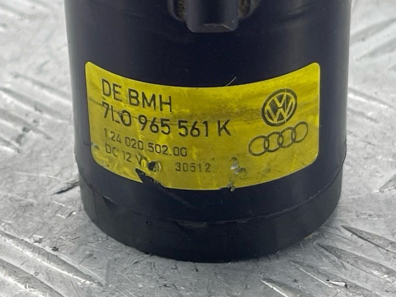 Дополнительный насос ОЖ / Помпа Audi Q7