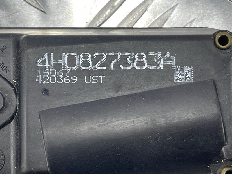 Тримач замка з ел. двигуном доводчика 4H0827383A Audi A7