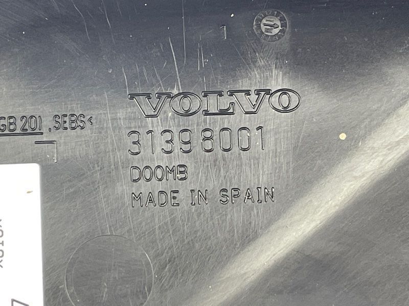 Крышка блока предохранителей Volvo XC90