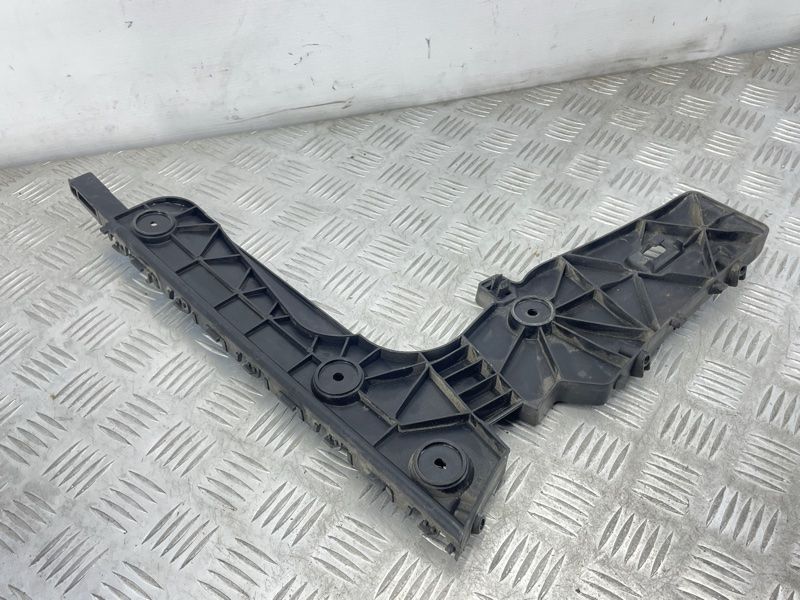 Направляюча заднього бампера 4K5807454 Audi A6