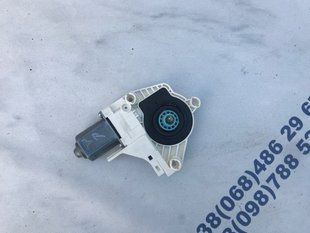 Электродвигатель стеклоподъемника задний правый 8K0959812A Audi A6 Audi A4, Audi A4 Allroad, Audi A6, Audi Q3, Audi Q5, Audi S4, Audi S6, Audi SQ5, Porsche Cayenne, Volkswagen Touareg