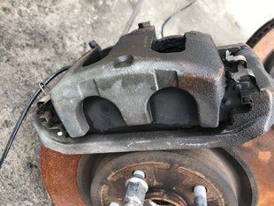 Суппорт тормозной DG1Z2B120E Ford Flex