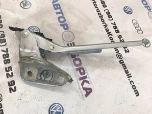 Петля капота 4L0823302 Audi Q7