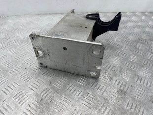 Кронштейн усилителя бампера 8R0807134B Audi Q5