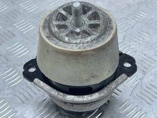 Опора / подушка двигуна 7L8199131A Audi Q7
