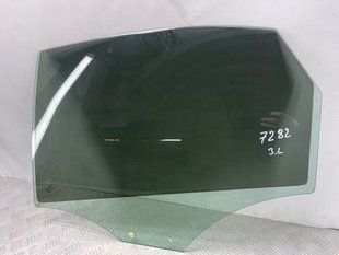 Стекло двери Audi A4