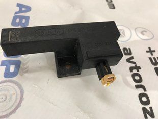 Антена безключового доступу (KESSY) 8K0907247 Audi A6 Audi A4, Audi A4 Allroad, Audi A5, Audi A6, Audi A7, Audi A8, Audi Q5, Audi RS5, Audi RS7, Audi S4, Audi S5, Audi S6, Audi S7, Audi S8, Audi SQ5