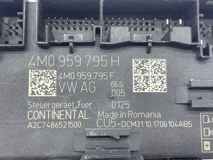 Блок керування дверей 4M0959795H Audi Q7