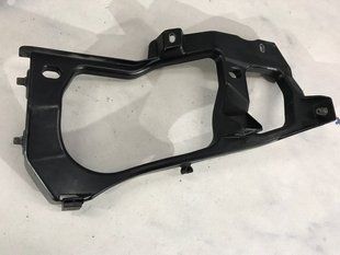 Кріплення фари 7P6806509 Volkswagen Touareg