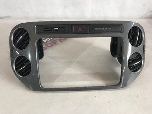 Рамка приборной панели 5N0858069H Volkswagen Tiguan