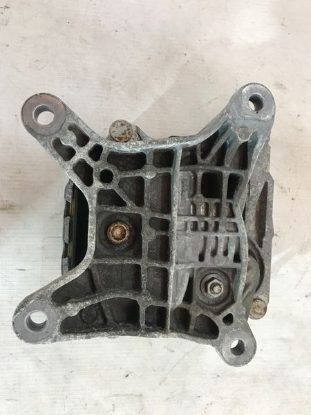 Опора / подушка КП 4M0399153N Audi Q7