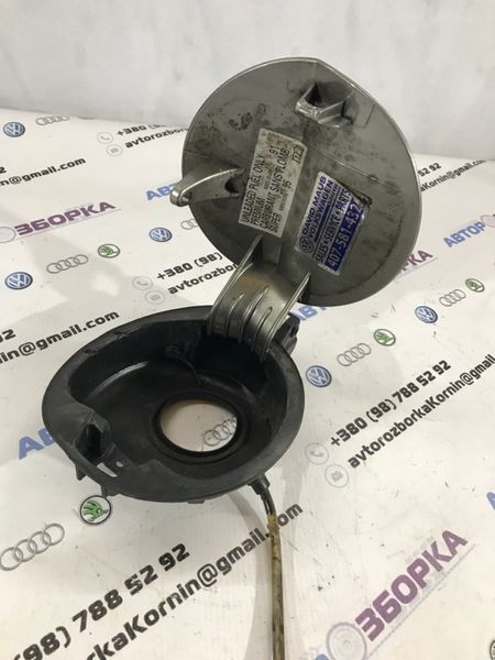Корпус лючка крышки топливного бака в зборе 3C8809857E Volkswagen CC