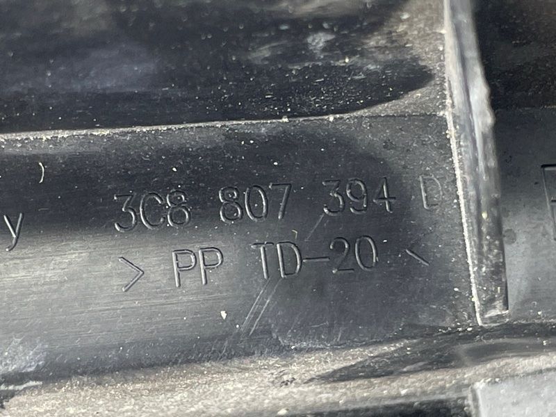 Направляющая заднего бампера правая 3C8807394D Volkswagen CC Volkswagen CC