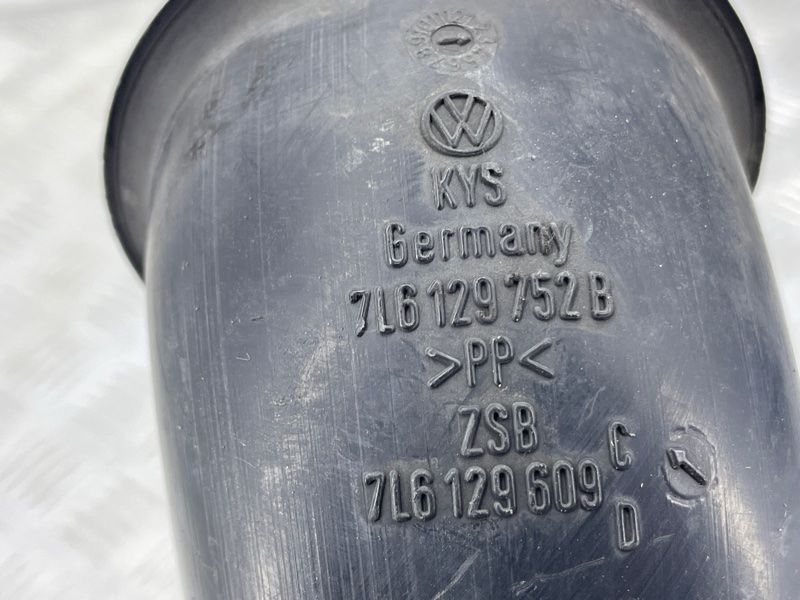Патрубок повітряний 7L6129752B Volkswagen Touareg