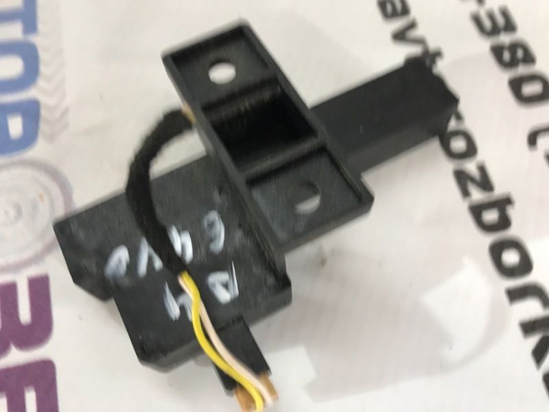 Антена безключового доступу (KESSY) 8K0907247 Audi A6 Audi A4, Audi A4 Allroad, Audi A5, Audi A6, Audi A7, Audi A8, Audi Q5, Audi RS5, Audi RS7, Audi S4, Audi S5, Audi S6, Audi S7, Audi S8, Audi SQ5