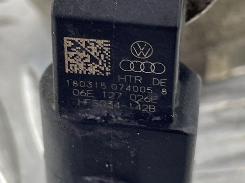 Паливний насос 06E127026E Audi A7