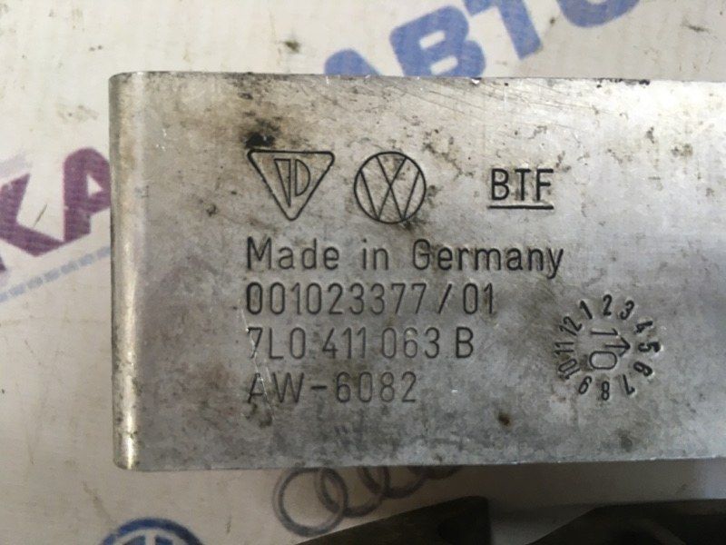 Кронштейн, крепление рамка, держатель 7L0411063B Audi Q7