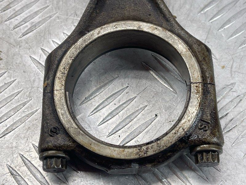 Поршень з шатуном 06E107065DM Audi S4