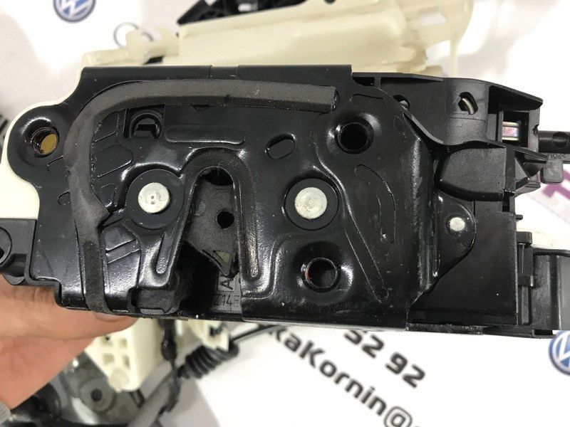 Замок дверей 5N0837017D Volkswagen Tiguan