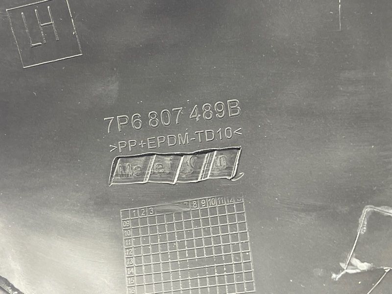 Накладка противотуманной фары 7P6807489BGRU Volkswagen Touareg