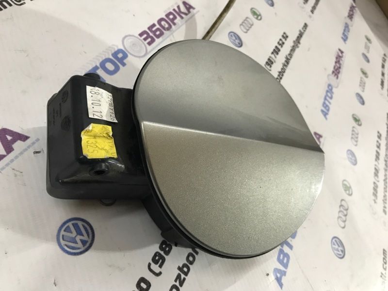 Корпус лючка крышки топливного бака в зборе 3C8809857E Volkswagen CC