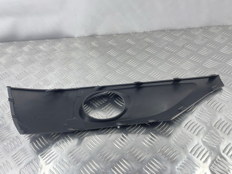 Накладка противотуманной фары 7P6807489BGRU Volkswagen Touareg