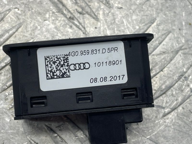 Кнопка закриття дверей багажника 4G0959831D Audi Q7