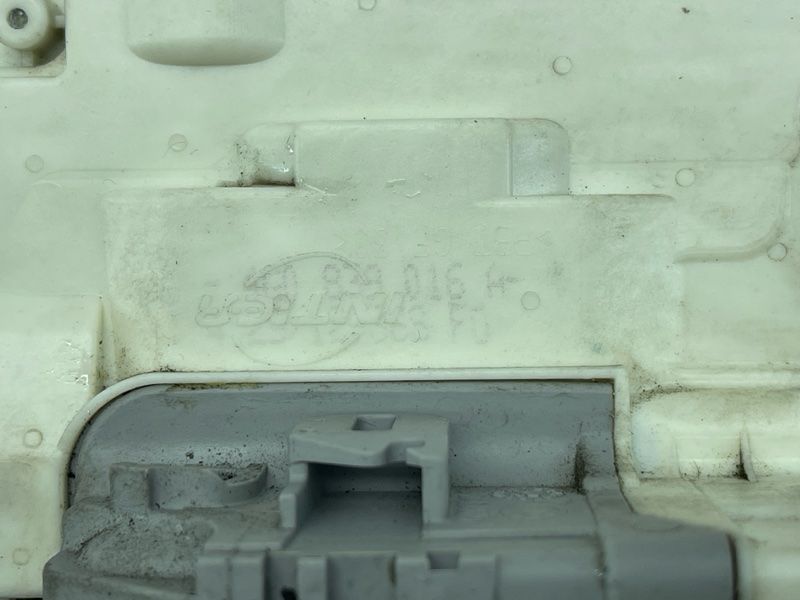 Замок дверей 4G0839016H Volkswagen Touareg