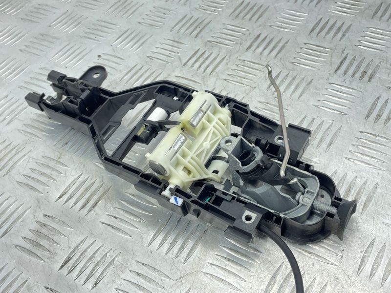 Кронштейн ручки Volvo XC60