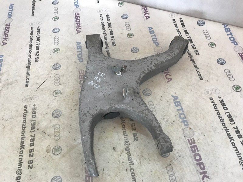 Рычаг задней подвески нижний 8R0505312F Audi A8