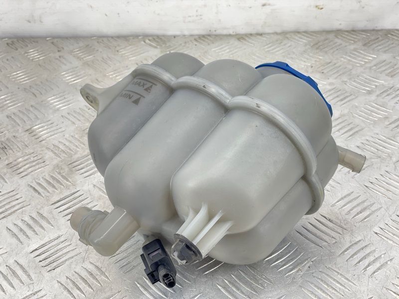 Розширювальний бачок 4M0121405J Audi Q7 Audi Q7