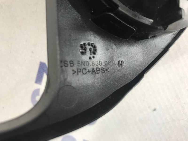 Рамка приладової панелі 5N0858069H Volkswagen Tiguan