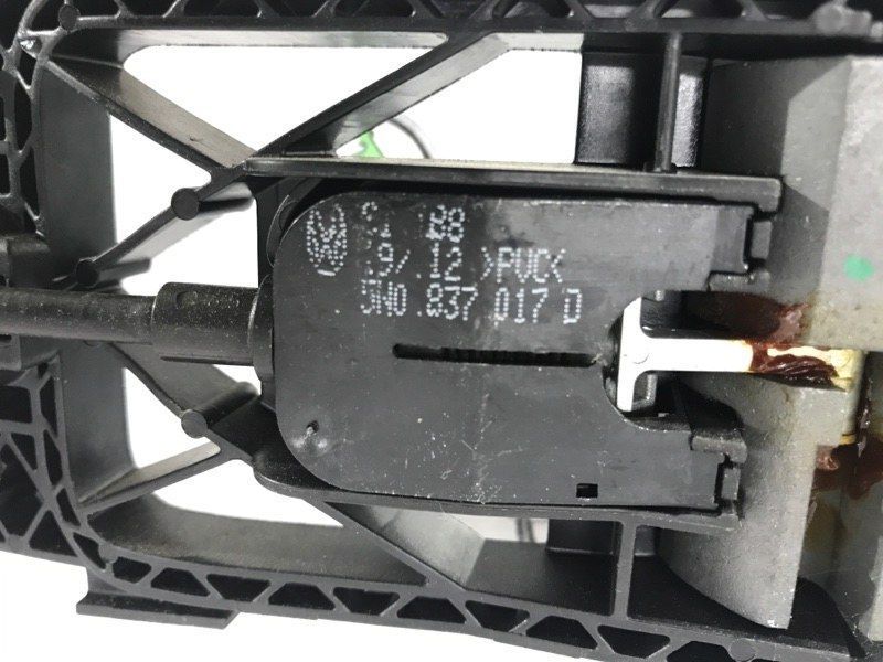Замок дверей 5N0837017D Volkswagen Tiguan