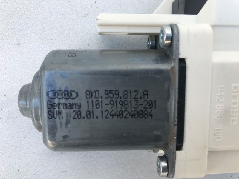 Електродвигун склопідйомника задній правий 8K0959812A Audi A6 Audi A4, Audi A4 Allroad, Audi A6, Audi Q3, Audi Q5, Audi S4, Audi S6, Audi SQ5, Porsche Cayenne, Volkswagen Touareg