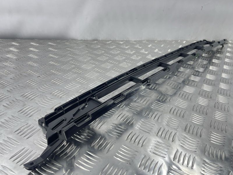 Решітка переднього бампера нижня 4M0807647E9B9 Audi Q7