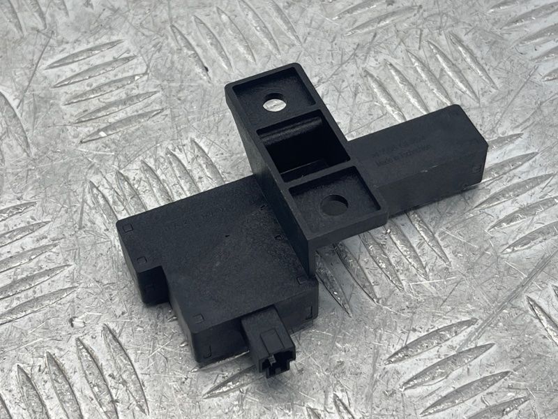 Антена безключового доступу (KESSY) 8K0907247 Audi A6 Audi A4, Audi A4 Allroad, Audi A5, Audi A6, Audi A7, Audi A8, Audi Q5, Audi RS5, Audi RS7, Audi S4, Audi S5, Audi S6, Audi S7, Audi S8, Audi SQ5