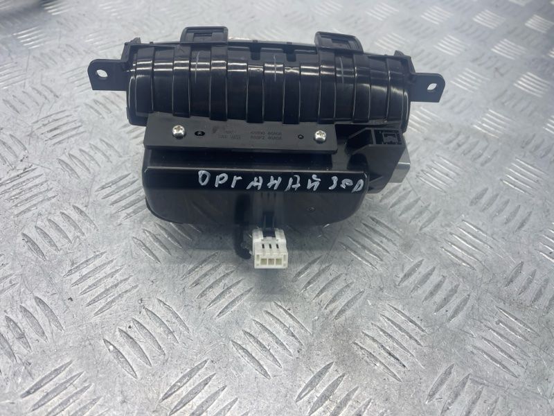 Бардачок / ящик для речей 688004GA0A Infiniti Q50