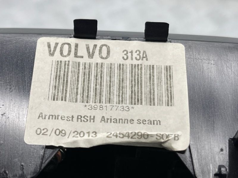 Підлокітник Volvo XC60