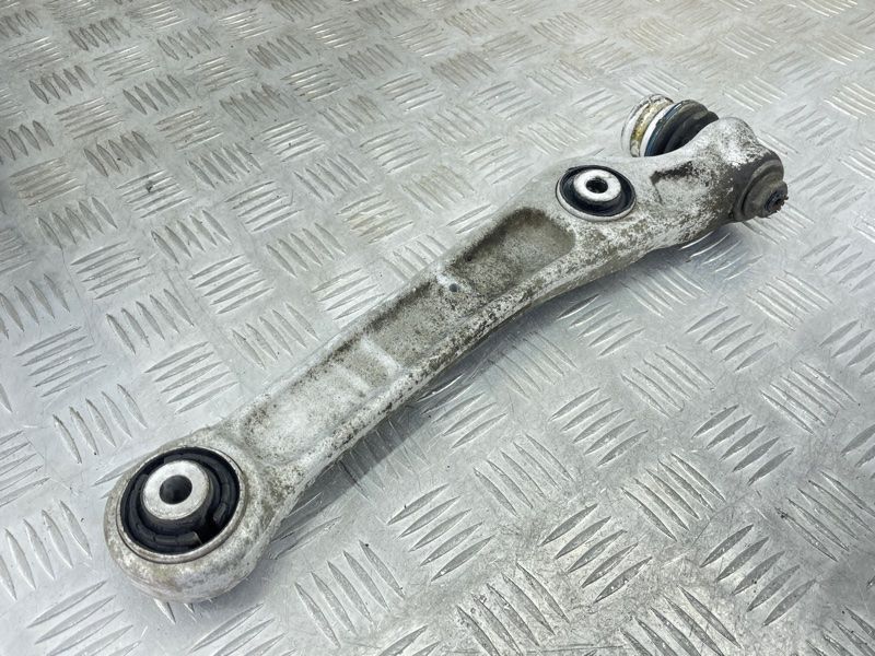 Важіль передньої підвіски несучий нижній 8W0407156A Audi A4 Allroad