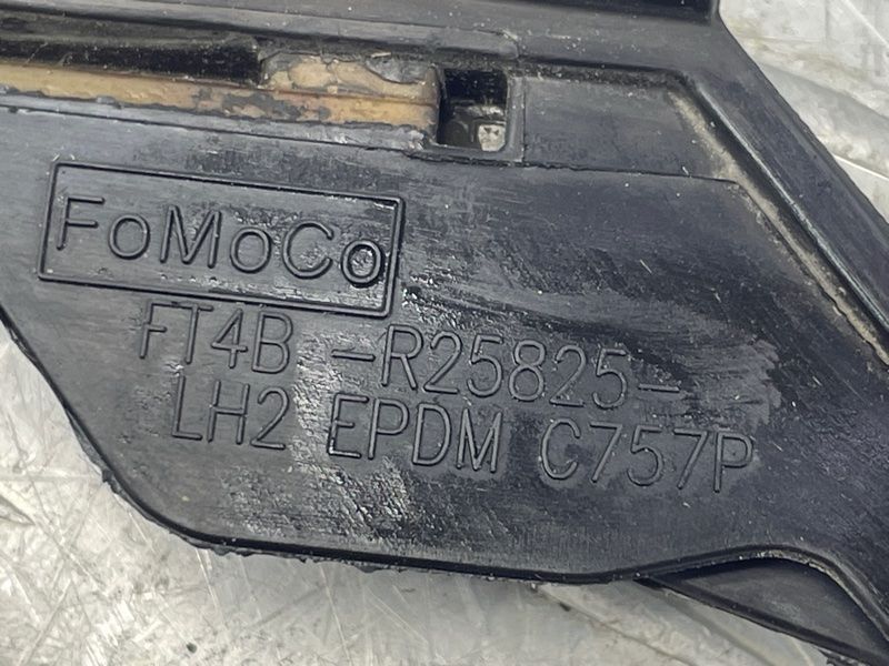 Уплотнитель молдинги Ford Edge