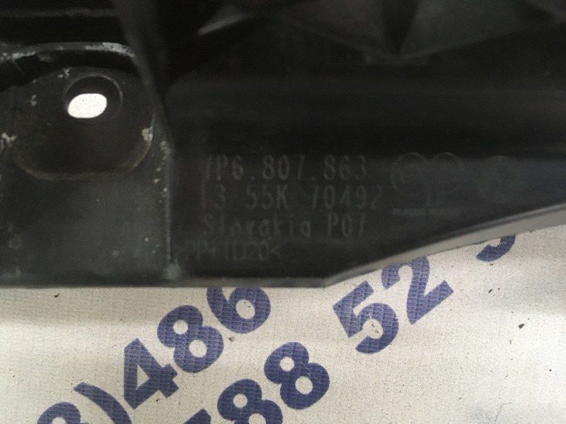 Кронштейн заднего бампера 7P6807863 Volkswagen Touareg