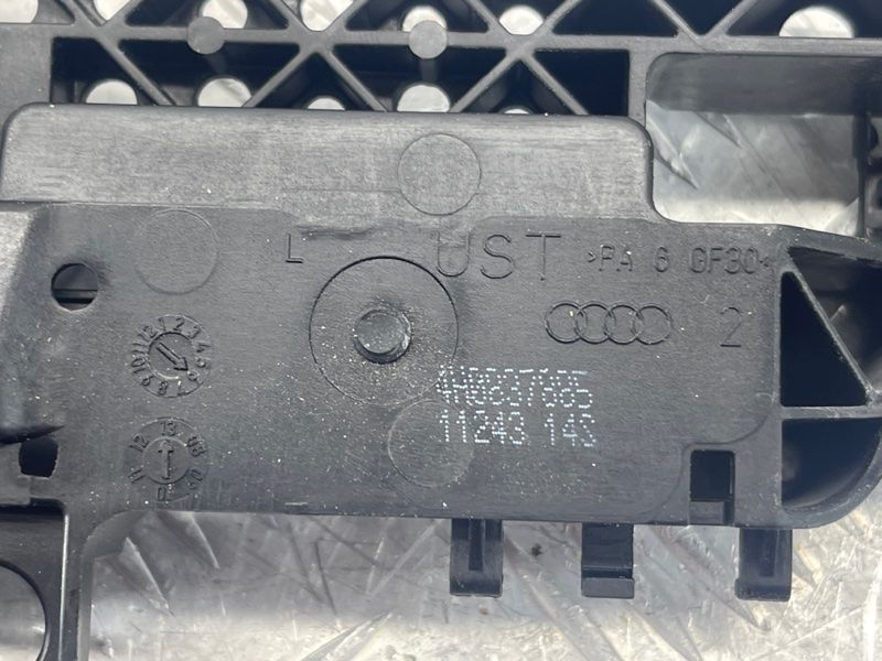 Кронштейн ручки Audi A7